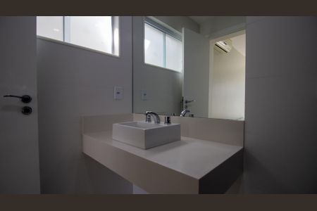 Casa de condomínio à venda com 364m², 4 quartos e 4 vagasBanheiro da Suíte 3