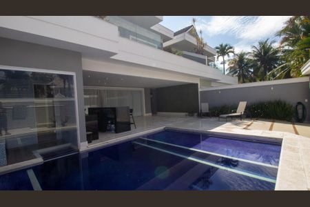 Casa de condomínio à venda com 364m², 4 quartos e 4 vagasPiscina