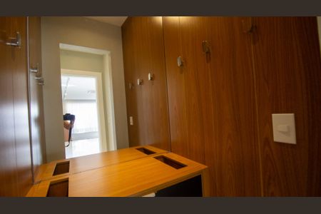 Casa de condomínio à venda com 364m², 4 quartos e 4 vagasRoupeiro