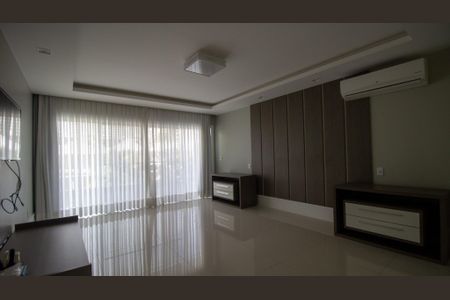 Casa de condomínio à venda com 364m², 4 quartos e 4 vagasSuíte 1