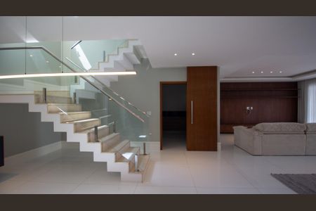 Casa de condomínio à venda com 364m², 4 quartos e 4 vagasSala