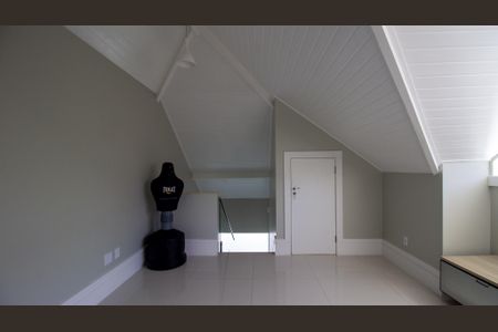 Casa de condomínio à venda com 364m², 4 quartos e 4 vagasSotão