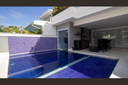 Casa de condomínio à venda com 364m², 4 quartos e 4 vagasPiscina