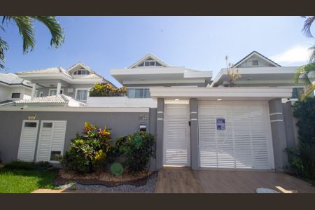 Casa de condomínio à venda com 364m², 4 quartos e 4 vagasFachada da Casa