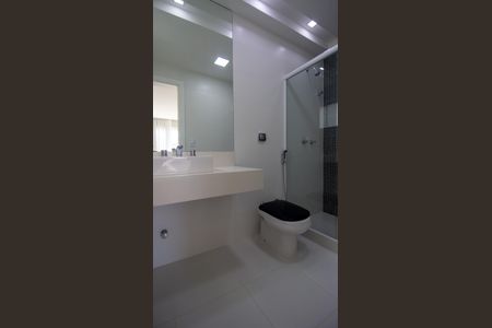 Casa de condomínio à venda com 364m², 4 quartos e 4 vagasBanheiro da Suíte 3