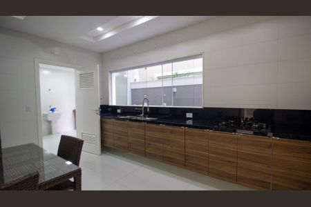 Casa de condomínio à venda com 364m², 4 quartos e 4 vagasCozinha