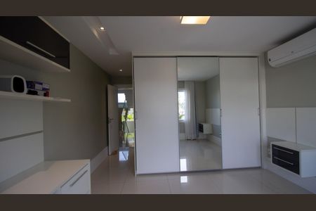 Casa de condomínio à venda com 364m², 4 quartos e 4 vagasSuíte 2