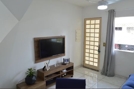 Casa à venda com 80m², 2 quartos e 1 vaga Casa à venda com 80m², 2 quartos e 1 vagaSala