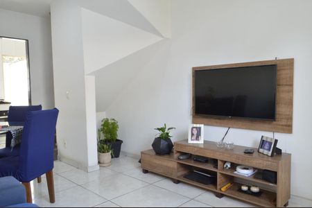 Casa à venda com 80m², 2 quartos e 1 vaga Casa à venda com 80m², 2 quartos e 1 vagaSala