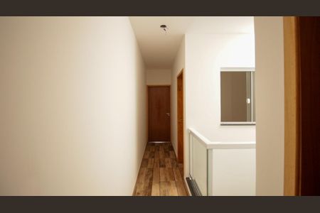 Casa à venda com 110m², 3 quartos e 2 vagasCorredor