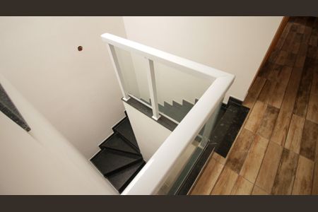 Casa à venda com 110m², 3 quartos e 2 vagasEscada