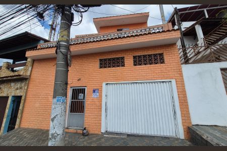 Casa à venda com 168m², 2 quartos e 1 vagaFachada