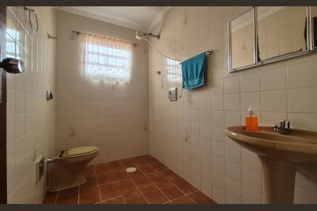 Casa à venda com 168m², 2 quartos e 1 vagaBanheiro 2