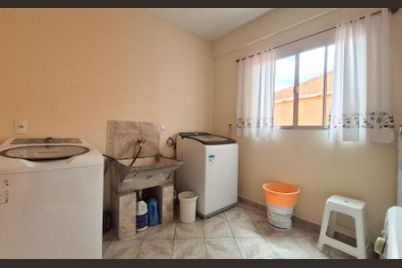 Casa à venda com 168m², 2 quartos e 1 vagaLavanderia