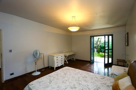 Casa à venda com 239m², 2 quartos e 2 vagas Casa à venda com 239m², 2 quartos e 2 vagassuíte 2