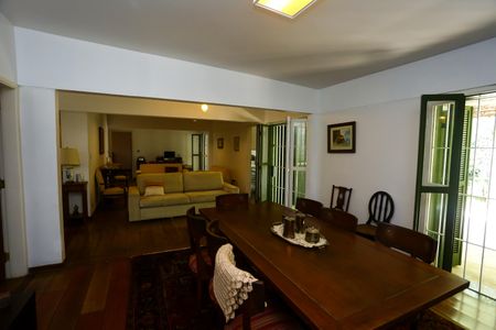 Casa à venda com 239m², 2 quartos e 2 vagas Casa à venda com 239m², 2 quartos e 2 vagasSala 3