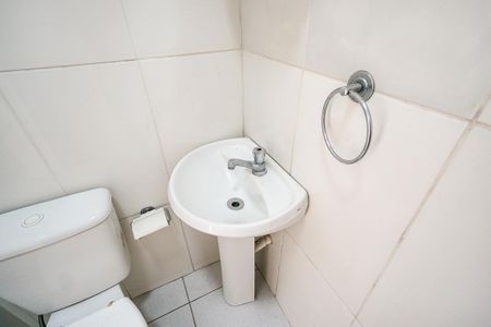 Casa de condomínio para alugar com 90m², 2 quartos e sem vaga Casa de condomínio para alugar com 90m², 2 quartos e sem vagaBanheiro social