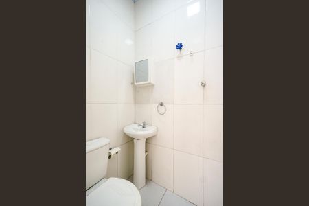 Casa de condomínio para alugar com 90m², 2 quartos e sem vaga Casa de condomínio para alugar com 90m², 2 quartos e sem vagaBanheiro social
