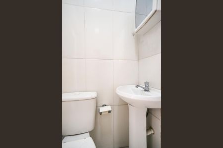 Casa de condomínio para alugar com 90m², 2 quartos e sem vaga Casa de condomínio para alugar com 90m², 2 quartos e sem vagaBanheiro social