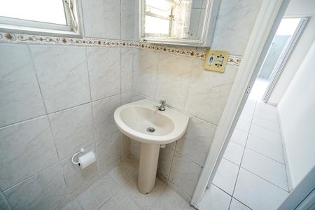 Casa de condomínio para alugar com 90m², 2 quartos e sem vaga Casa de condomínio para alugar com 90m², 2 quartos e sem vagaBanheiro da Suíte