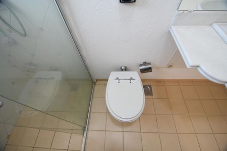 Casa de condomínio para alugar com 420m², 4 quartos e 4 vagasBanheiro da Suíte 2