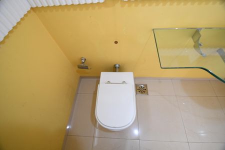 Casa de condomínio para alugar com 420m², 4 quartos e 4 vagasLavabo