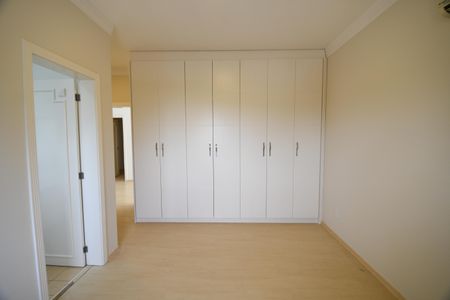 Casa de condomínio para alugar com 420m², 4 quartos e 4 vagasSuíte 3