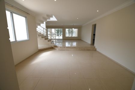 Casa de condomínio para alugar com 420m², 4 quartos e 4 vagasSala