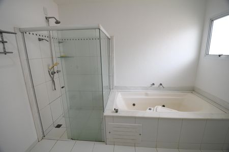 Casa de condomínio para alugar com 420m², 4 quartos e 4 vagasBanheiro da Suíte 1