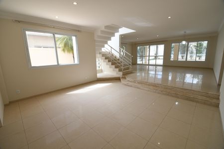 Casa de condomínio para alugar com 420m², 4 quartos e 4 vagasSala
