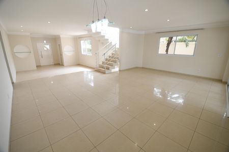 Casa de condomínio para alugar com 420m², 4 quartos e 4 vagasSala