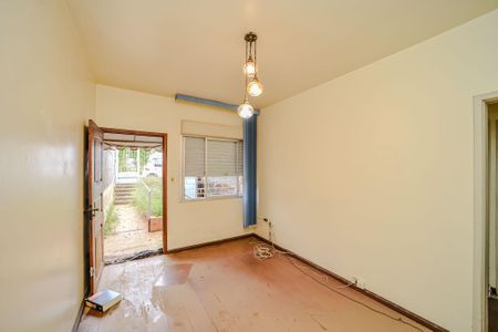 Casa à venda com 150m², 3 quartos e 2 vagas Casa à venda com 150m², 3 quartos e 2 vagasSala