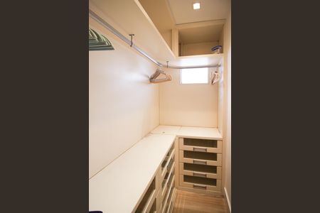 Apartamento à venda com 165m², 3 quartos e 3 vagasCloset da Suíte 2