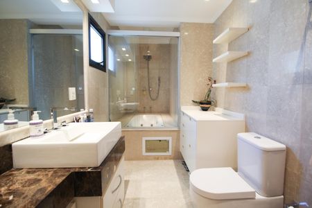 Apartamento à venda com 165m², 3 quartos e 3 vagasBanheiro da Suíte 1