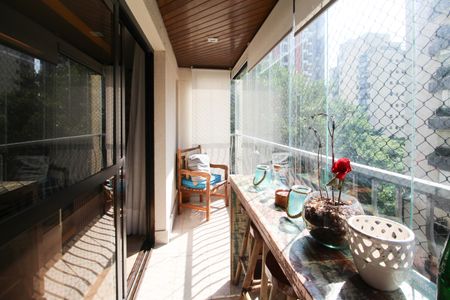 Apartamento à venda com 165m², 3 quartos e 3 vagasVaranda