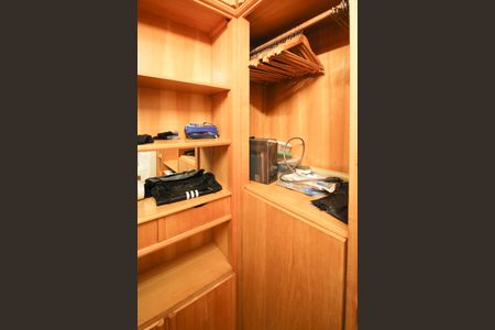 Apartamento à venda com 165m², 3 quartos e 3 vagasCloset da suíte 1