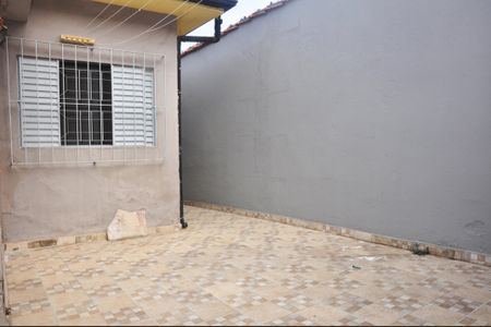 Casa à venda com 80m², 2 quartos e 1 vaga Quintal