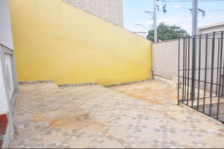 Casa à venda com 80m², 2 quartos e 1 vaga Quintal
