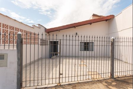 Casa à venda com 205m², 5 quartos e 4 vagas Casa à venda com 205m², 5 quartos e 4 vagasFachada