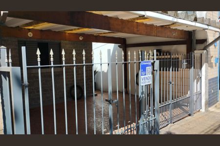 Casa à venda com 300m², 5 quartos e 2 vagas Casa à venda com 300m², 5 quartos e 2 vagasFachada