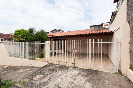 Casa à venda com 242m², 3 quartos e 6 vagasFachada
