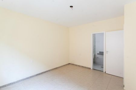 Casa à venda com 242m², 3 quartos e 6 vagasSuíte