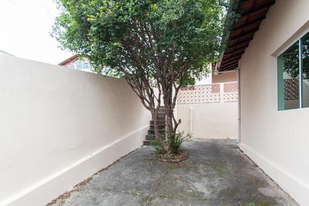 Casa à venda com 242m², 3 quartos e 6 vagasQuintal