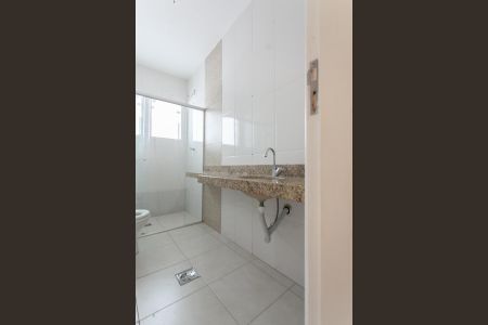 Casa à venda com 242m², 3 quartos e 6 vagasBanheiro Social