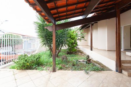 Casa à venda com 242m², 3 quartos e 6 vagasJardim