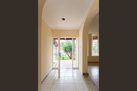 Casa à venda com 242m², 3 quartos e 6 vagasEntrada