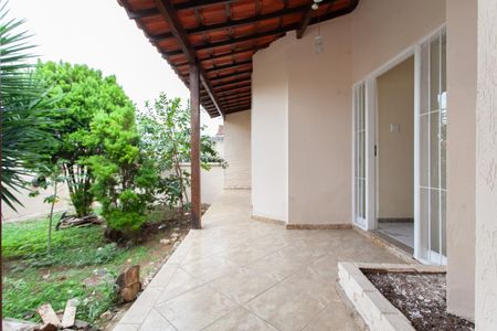 Casa à venda com 242m², 3 quartos e 6 vagasVaranda