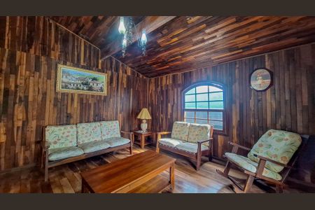 Casa à venda com 290m², 2 quartos e 2 vagas Casa à venda com 290m², 2 quartos e 2 vagasEdícula