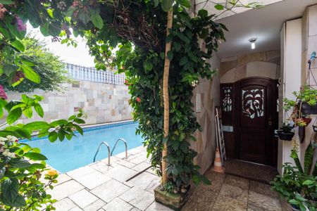 Casa à venda com 290m², 2 quartos e 2 vagas Casa à venda com 290m², 2 quartos e 2 vagasQuintal