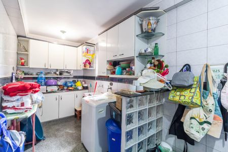 Casa à venda com 290m², 2 quartos e 2 vagas Casa à venda com 290m², 2 quartos e 2 vagasCozinha